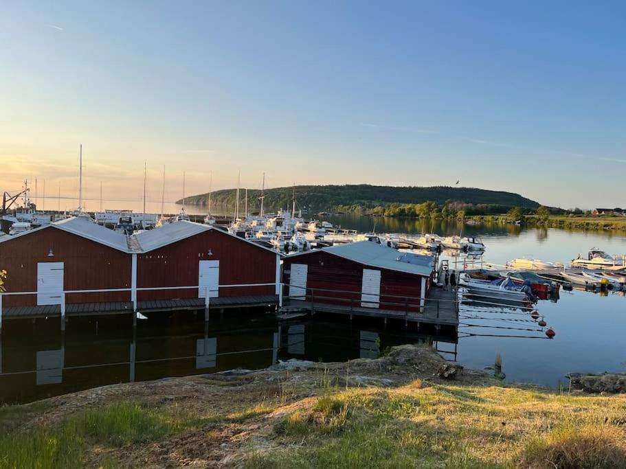 Hamnstuga I Haestholmens Smabatshamn Odeshog