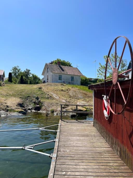 Hamnstuga I Haestholmens Smabatshamn Odeshog